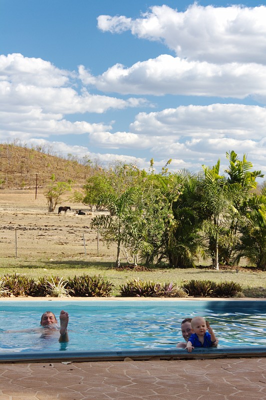 2009-11-06 22-00-24_2.jpg - ... aber mit Pool!